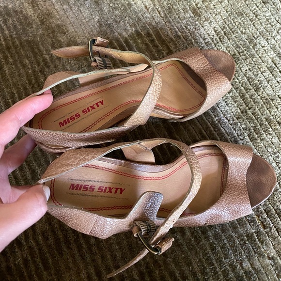 Taupe pebbled leather miss sixty high heeled sandals - Picture 9 of 11